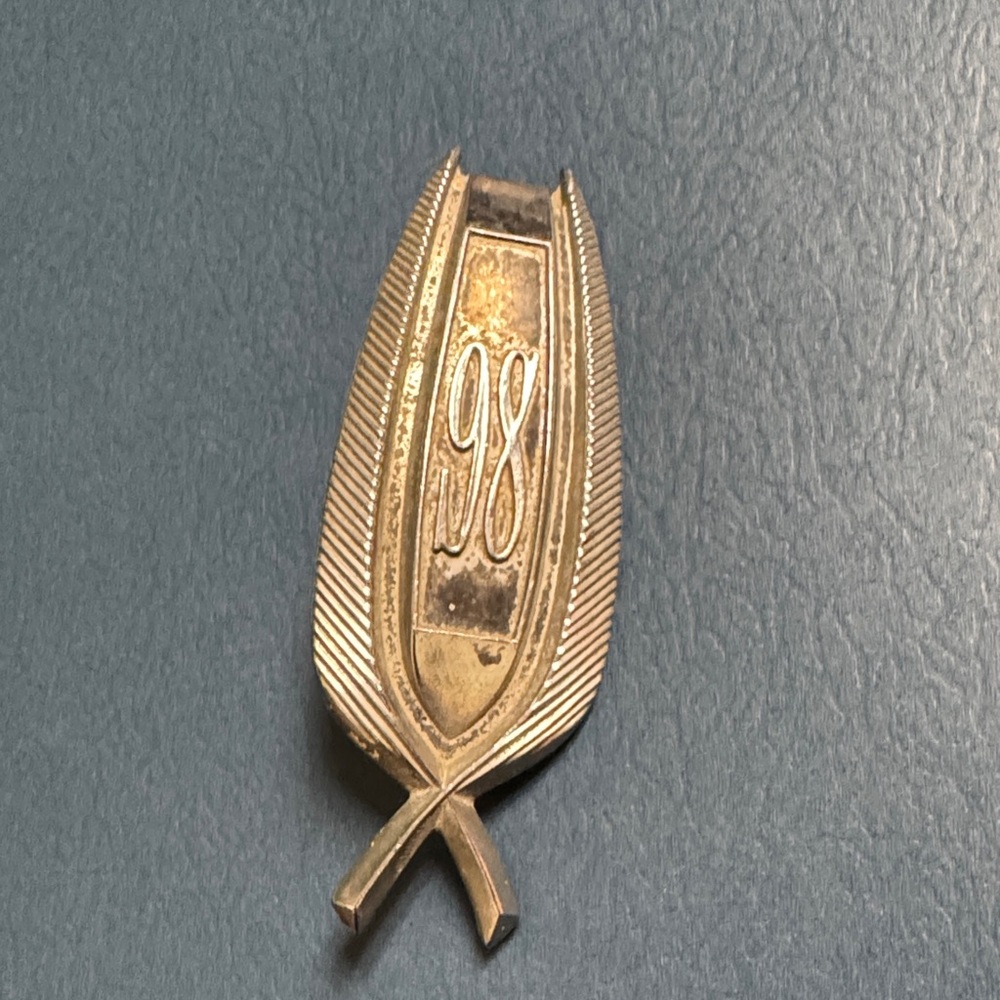 1974 1975 Oldsmobile 98 Wheel Cover Emblem
